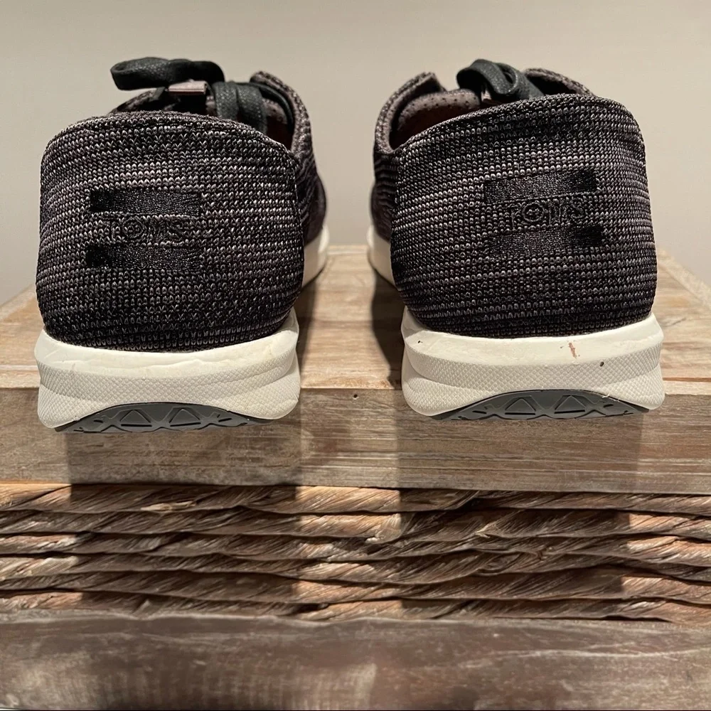 TOMS men’s shoes with laces